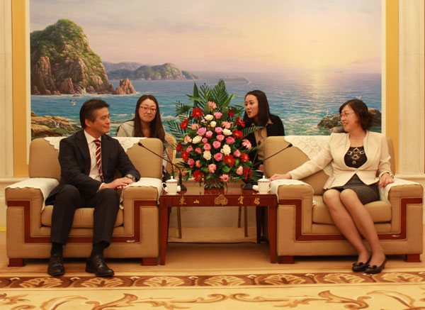 聯橋集團董事長慕镕鍵陪同株式會社TRUST-TECH社長西田穰拜訪威海市市長張惠