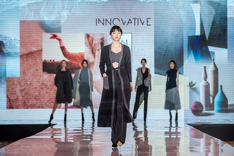 “創意 · 跨越 國家毛衫紗線資源共享平臺啟動儀式”在威海聯橋集團盛裝啟幕(圖27) “創意 · 跨越 國家毛衫紗線資源共享平臺啟動儀式”在威海聯橋集團盛裝啟幕(圖27)