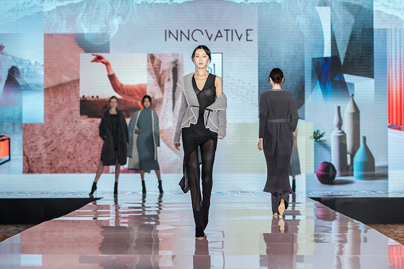 “創意 · 跨越 國家毛衫紗線資源共享平臺啟動儀式”在威海聯橋集團盛裝啟幕(圖28) “創意 · 跨越 國家毛衫紗線資源共享平臺啟動儀式”在威海聯橋集團盛裝啟幕(圖28)