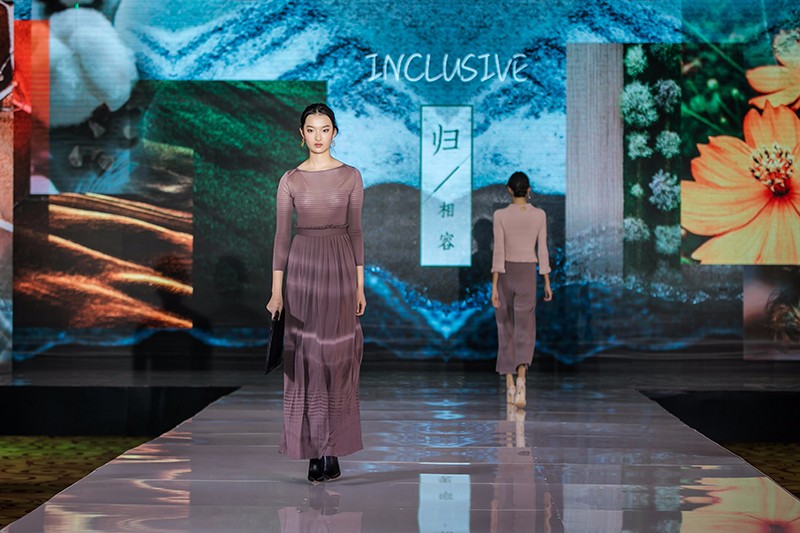 “創意 · 跨越 國家毛衫紗線資源共享平臺啟動儀式”在威海聯橋集團盛裝啟幕(圖43) “創意 · 跨越 國家毛衫紗線資源共享平臺啟動儀式”在威海聯橋集團盛裝啟幕(圖43)