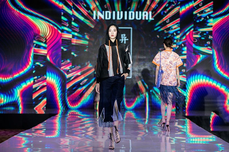 “創意 · 跨越 國家毛衫紗線資源共享平臺啟動儀式”在威海聯橋集團盛裝啟幕(圖53) “創意 · 跨越 國家毛衫紗線資源共享平臺啟動儀式”在威海聯橋集團盛裝啟幕(圖53)