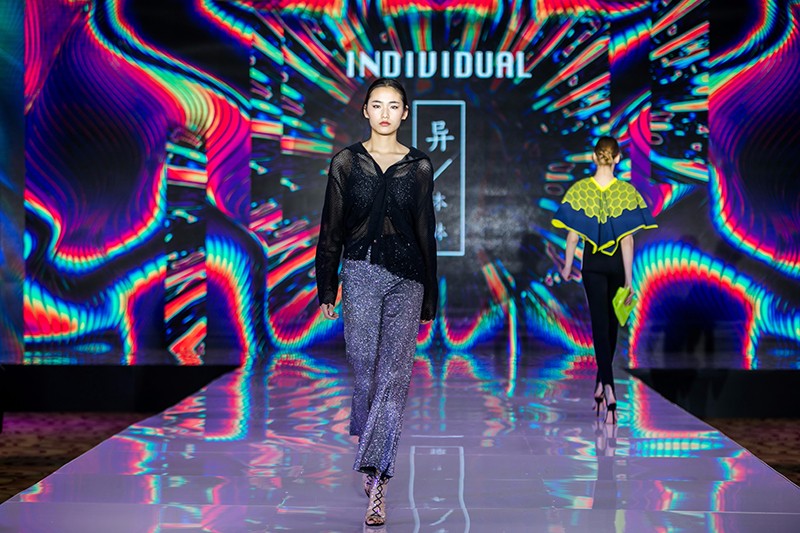 “創意 · 跨越 國家毛衫紗線資源共享平臺啟動儀式”在威海聯橋集團盛裝啟幕(圖62) “創意 · 跨越 國家毛衫紗線資源共享平臺啟動儀式”在威海聯橋集團盛裝啟幕(圖62)