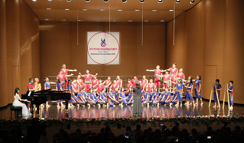 威海聯(lián)橋藍(lán)色暢想合唱團在中國(威海)國際合唱節(jié)上收獲三項大獎(圖3) 威海聯(lián)橋藍(lán)色暢想合唱團在中國(威海)國際合唱節(jié)上收獲三項大獎(圖3)