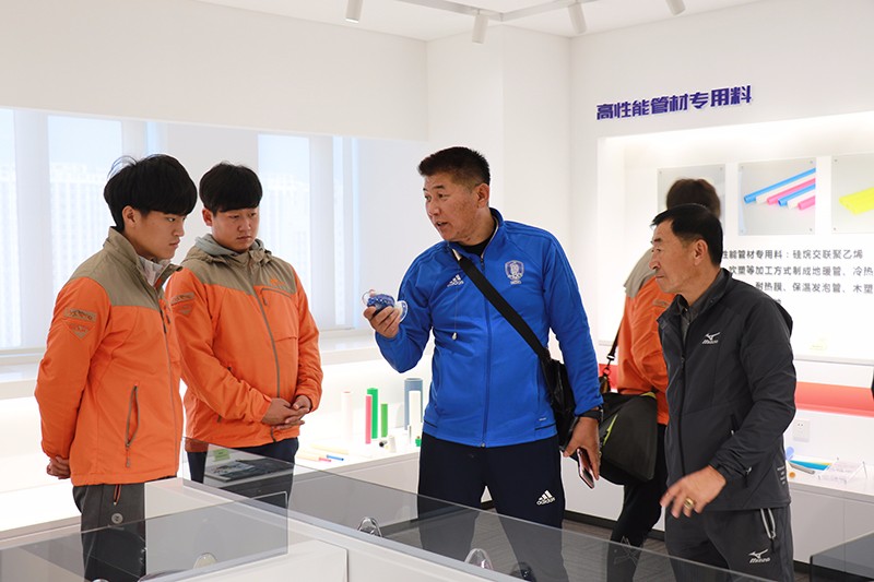 聯橋星期六足球隊與韓國群山足球聯隊上演跨國友誼賽(圖10) 聯橋星期六足球隊與韓國群山足球聯隊上演跨國友誼賽(圖10)