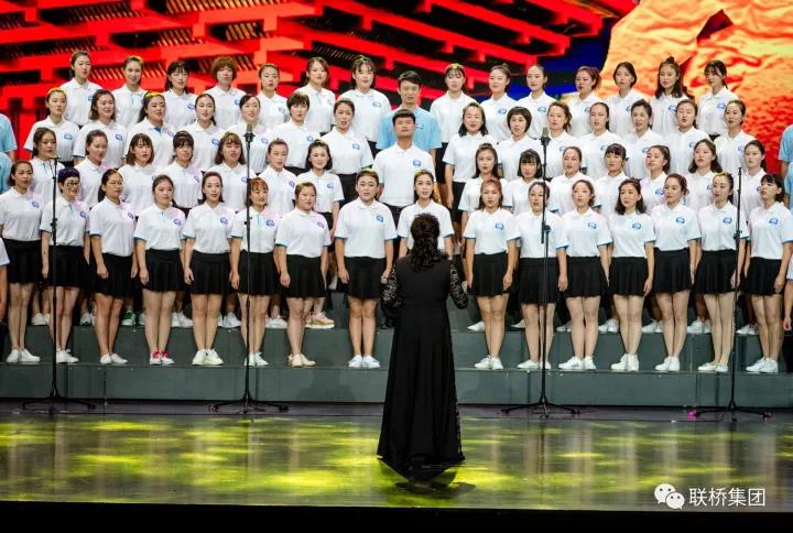 聯橋藍色暢想合唱團榮獲“喜迎十九大·地級威海市成立三十周年全市職工大合唱”一等獎(圖3) 聯橋藍色暢想合唱團榮獲“喜迎十九大·地級威海市成立三十周年全市職工大合唱”一等獎(圖3)