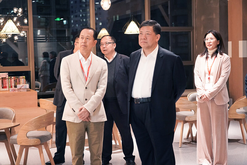 吉林大學黨委書記姜治瑩一行到聯橋集團調研(圖1) 吉林大學黨委書記姜治瑩一行到聯橋集團調研(圖1)