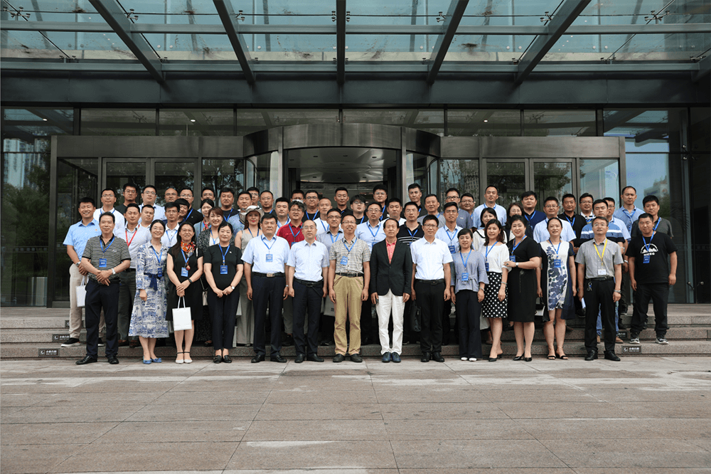 聯(lián)橋集團黨委書記、董事長慕镕鍵在威海市“青藍接力”名家論壇開講(圖4) 聯(lián)橋集團黨委書記、董事長慕镕鍵在威海市“青藍接力”名家論壇開講(圖4)